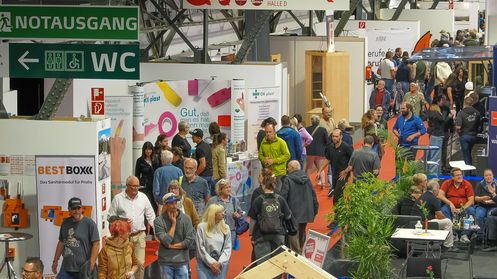 Besucher und Besucherinnen bei der Innsbrucker Herbstmesse