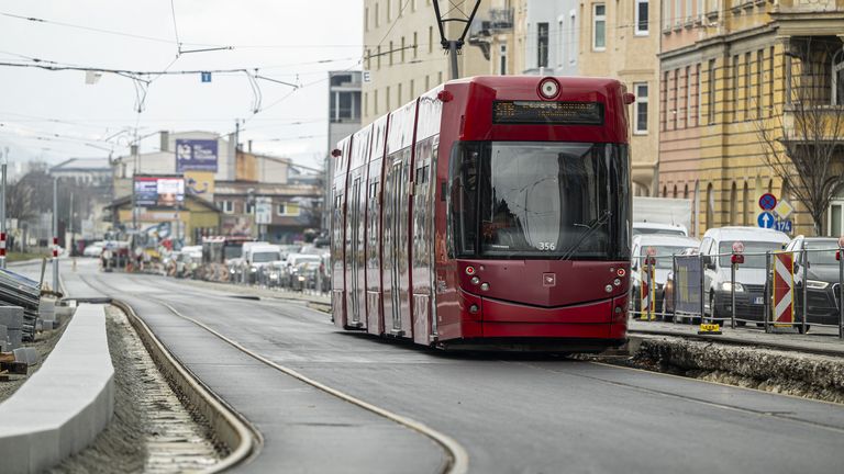Tram auf der Baustelle am Südring