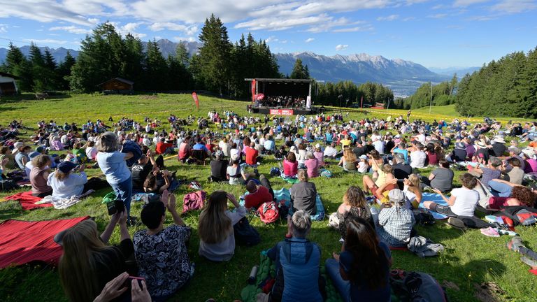 BesucherInnen bei einem Klassik am Berg-Konzert (c) Wolfgang Lackner