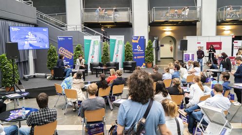 BesucherInnen der career & competence Messe Karrieren mit Zukunft