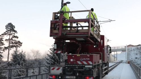 Technische Angestellte bei der Arbeit Technische Angestellte gesucht