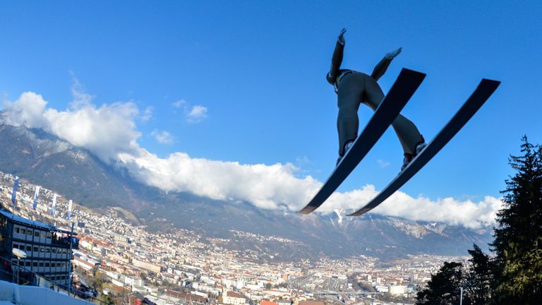 Skispringer beim Flug