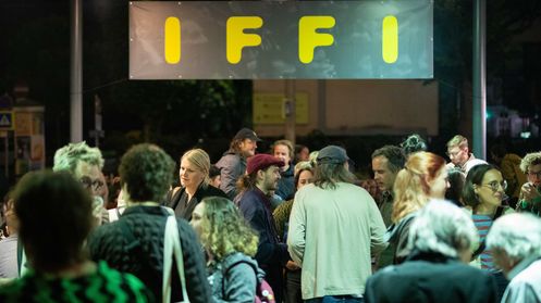 Besucher und Besucherinnen beim IFFI