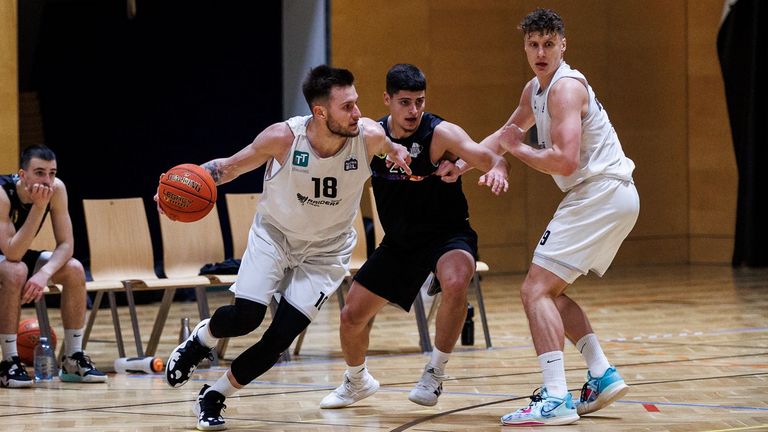 Drei Basketballspieler
