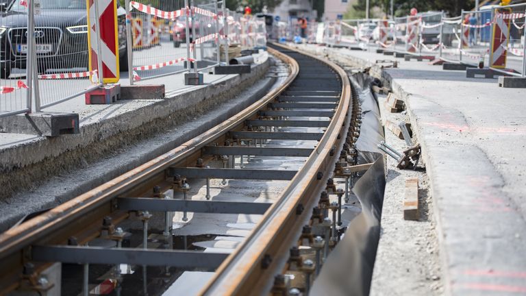 Schienen bei einer Baustelle