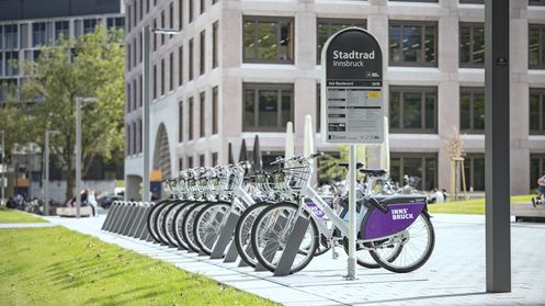 Stadträder vor der Uni Innsbruck