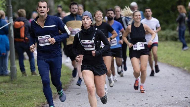 Läufer und Läuferinnen beim Nightrun