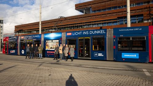 Die Licht-ins-Dunkel-Tram der IVB