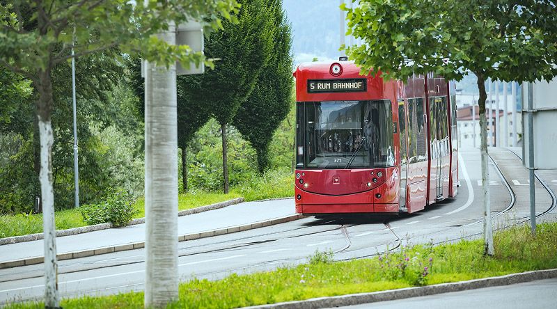 Tram auf Schiene