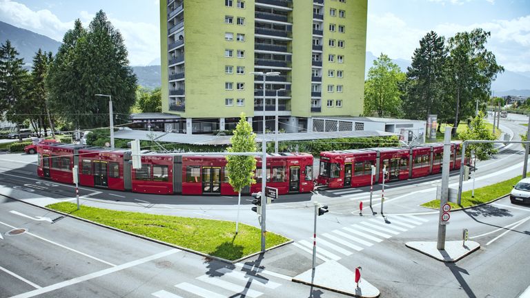 In einer Tram-Doppeltraktion haben 320 Fahrgäste Platz