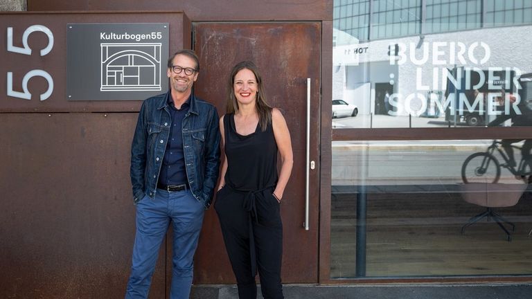 Das Bild zeigt Anders Linder und Krista Sommer vom Verein Kulturbogen55 in Innsbruck. 