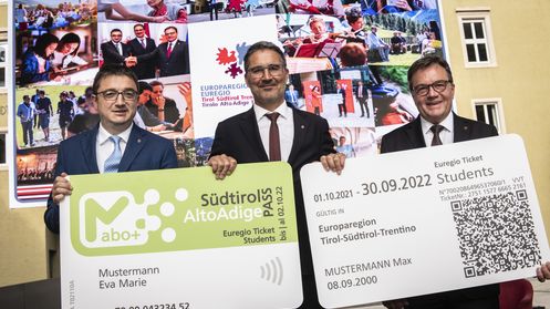 Die Landeshauptleute der Europaregion präsentieren das neue Ticket Grenzüberschreitendes Öffi-Ticket für Studierende