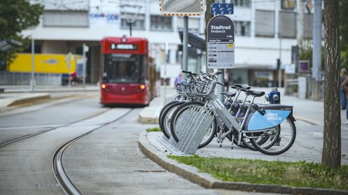 IVB-Tram und Stadtrad (c) IVB/Berger