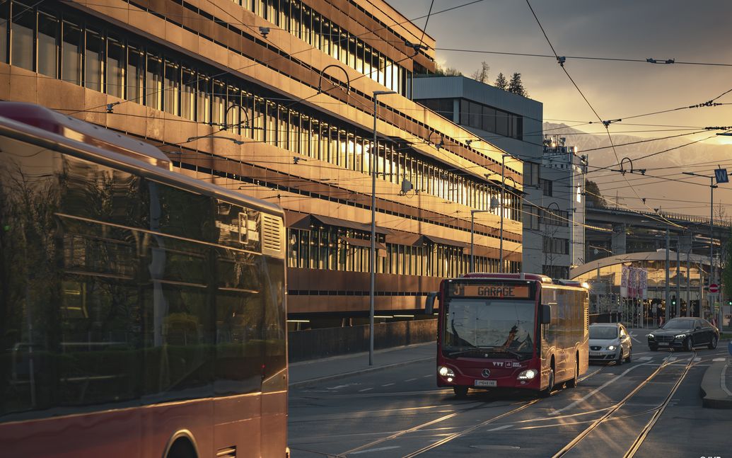 IVB Hauptgebäude Innsbruck am Abend